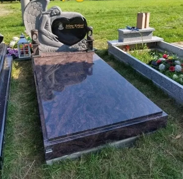 Žulový jednohrob s andělem –  Karviná“