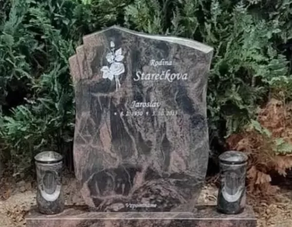 žula na pomník