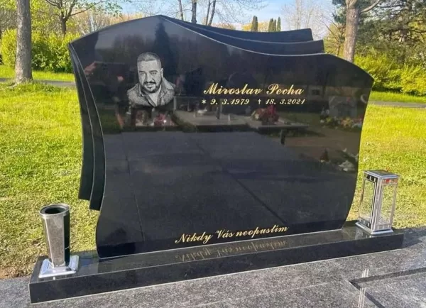 nápisová deska  nápisové desky Karviná  hrobová deska  žulová nápisová deska  pomníková de