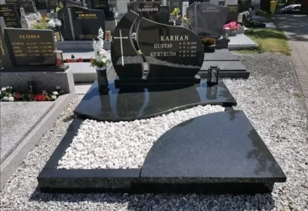 dvojhrob Karviná, moderní dvojhrob, žulový dvojhrob, černý žulový hrob, výroba hrobů Karvi