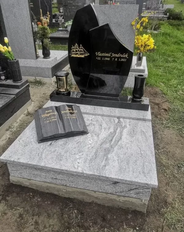 Tento elegantní urnový hrob z kombinace černé a světle šedé žuly představuje moderní a nad